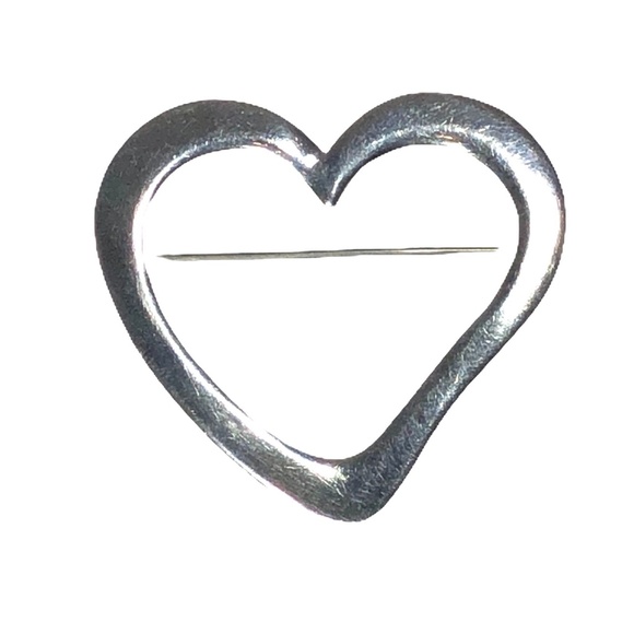 VINTAGE STERLING SILVER OPEN HEART BROOCH - Picture 3 of 15